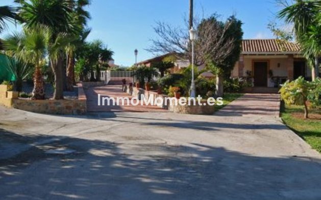 Wiederverkauf - Villa -   Inländisch - Alhaurín de la Torre