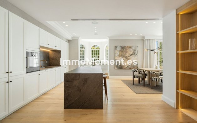 Wiederverkauf - Villa - Marbella - Nueva Andalucía