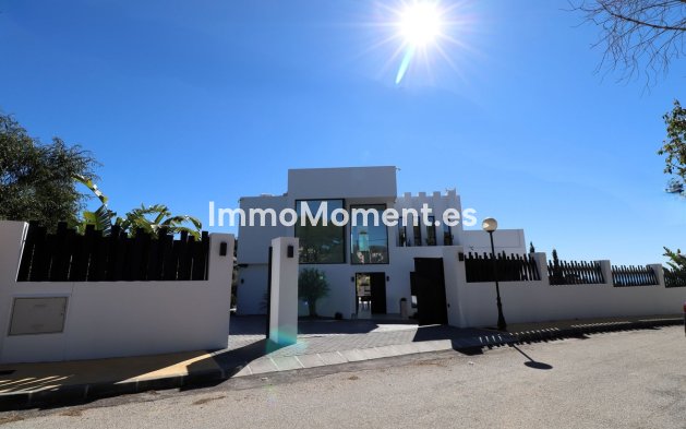 Resale - Villa - Marbella - Elviria