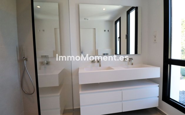 Resale - Villa - Marbella - Elviria