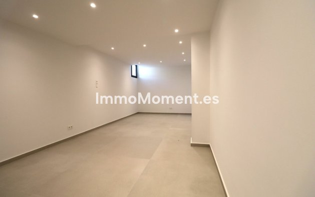 Resale - Villa - Marbella - Elviria