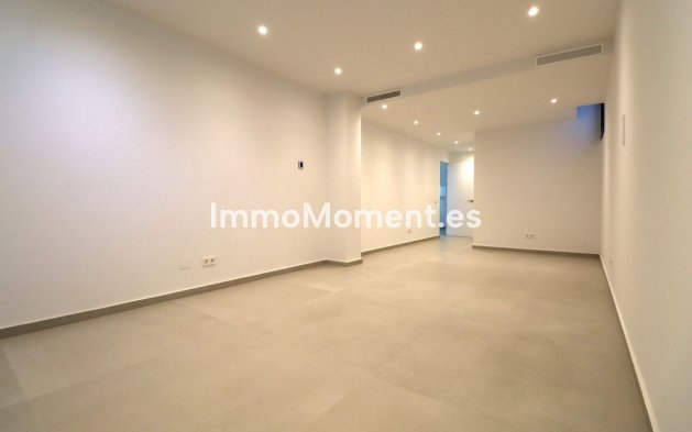 Resale - Villa - Marbella - Elviria