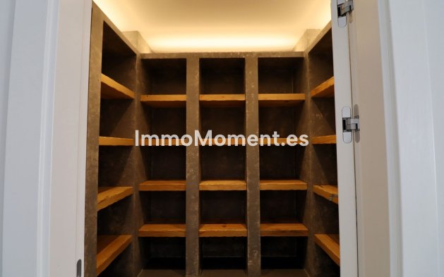 Resale - Villa - Marbella - Elviria