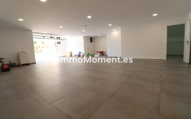 Resale - Villa - Marbella - Elviria