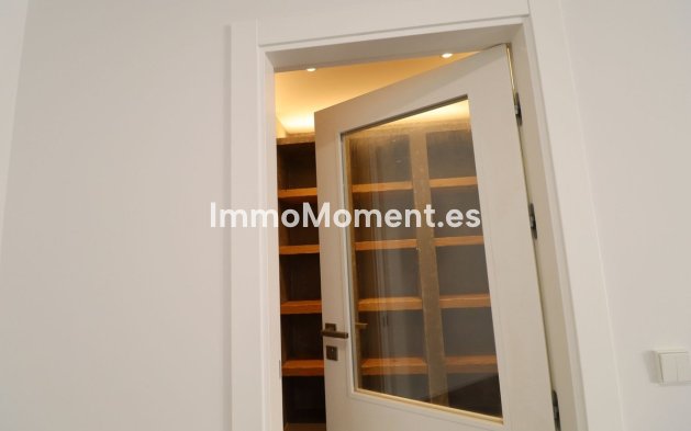 Resale - Villa - Marbella - Elviria