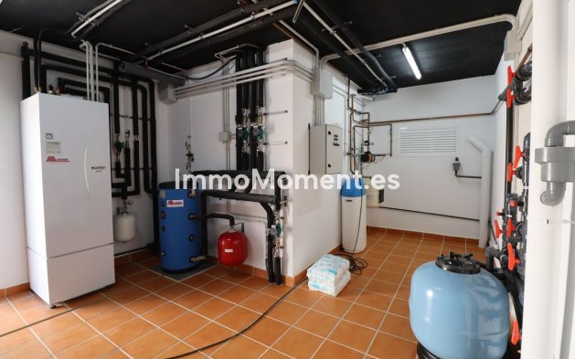 Resale - Villa - Marbella - Elviria