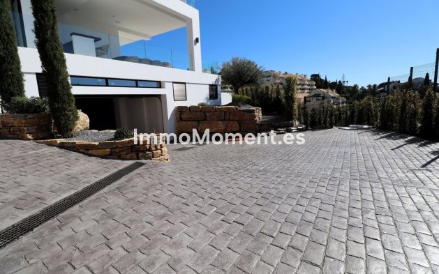 Resale - Villa - Marbella - Elviria