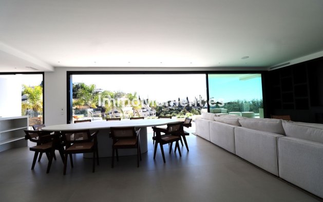 Resale - Villa - Marbella - Elviria