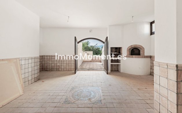 Resale - Detached villa - Estepona - New Golden Mile