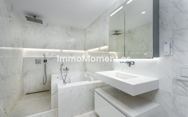 Bestaande woning - Geschakelde woning - Marbella - Nueva Andalucía