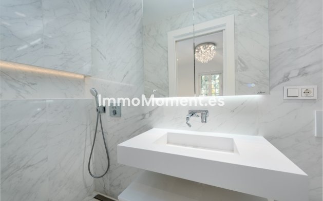 Bestaande woning - Geschakelde woning - Marbella - Nueva Andalucía