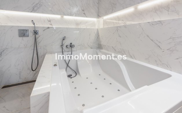 Bestaande woning - Geschakelde woning - Marbella - Nueva Andalucía