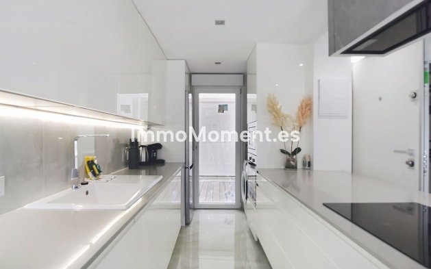 Resale - Apartment - Estepona - Estepona Centro