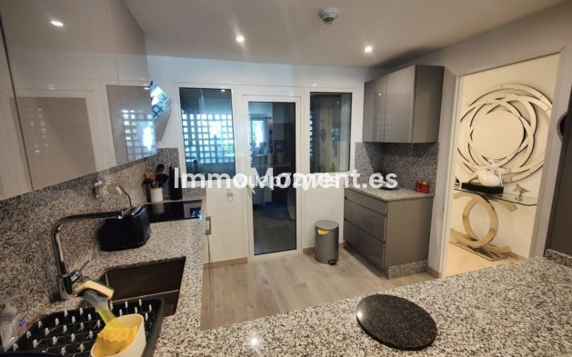 Resale - Apartment - Marbella - Puerto Banús