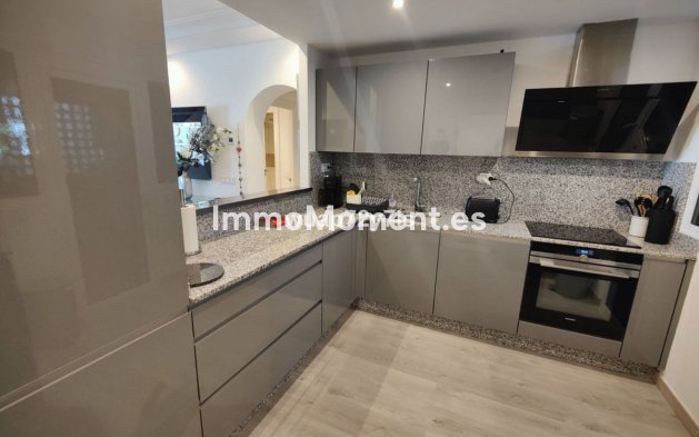 Resale - Apartment - Marbella - Puerto Banús