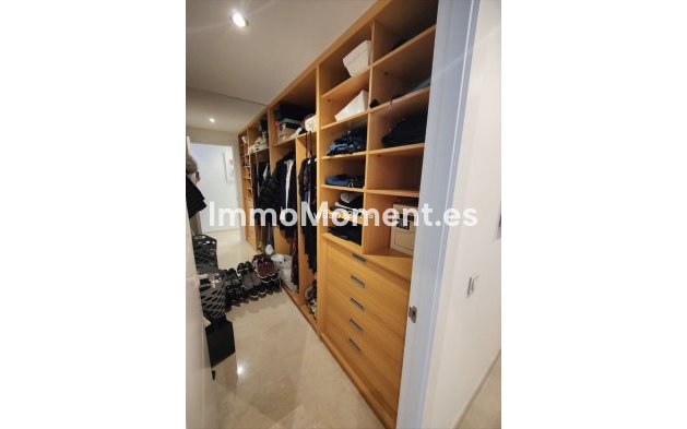 Resale - Apartment - Marbella - Puerto Banús