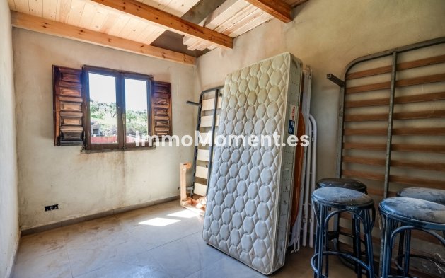 Wiederverkauf - Landhaus -   Inländisch - Monda