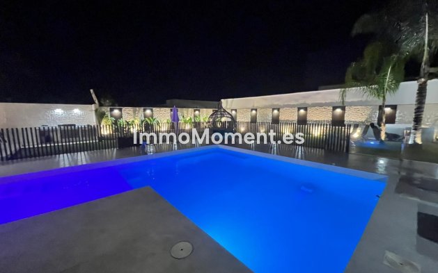 Wiederverkauf - Villa - Estepona  - New Golden Mile