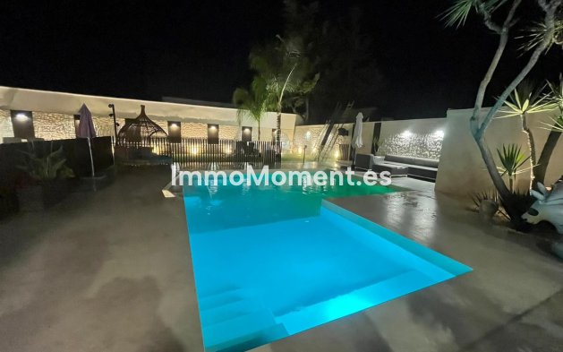 Wiederverkauf - Villa - Estepona  - New Golden Mile