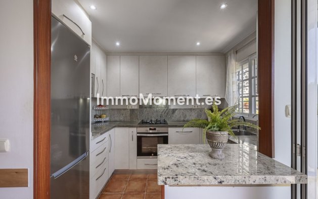 Resale - Apartment - Marbella - Nueva Andalucía