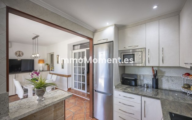 Resale - Apartment - Marbella - Nueva Andalucía