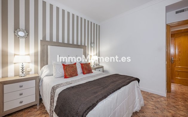 Resale - Apartment - Marbella - Nueva Andalucía