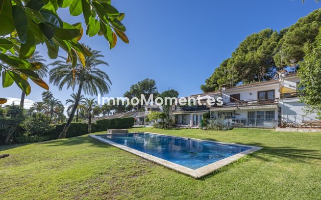 Resale - Apartment - Marbella - Nueva Andalucía