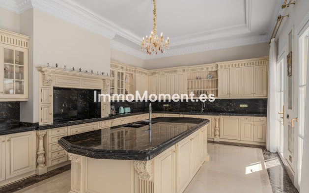 Resale - Villa - Marbella - Sierra Blanca