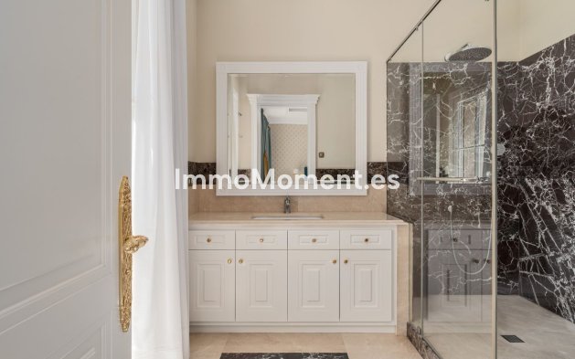 Resale - Villa - Marbella - Sierra Blanca