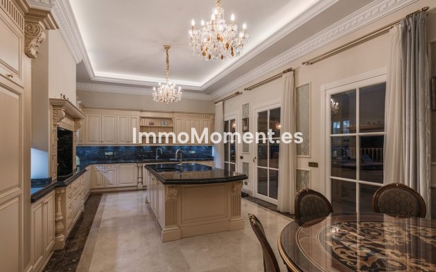 Resale - Villa - Marbella - Sierra Blanca