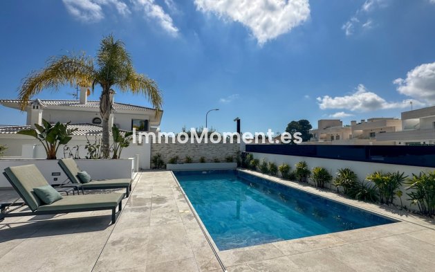 Resale - Villa - Orihuela - Villamartin