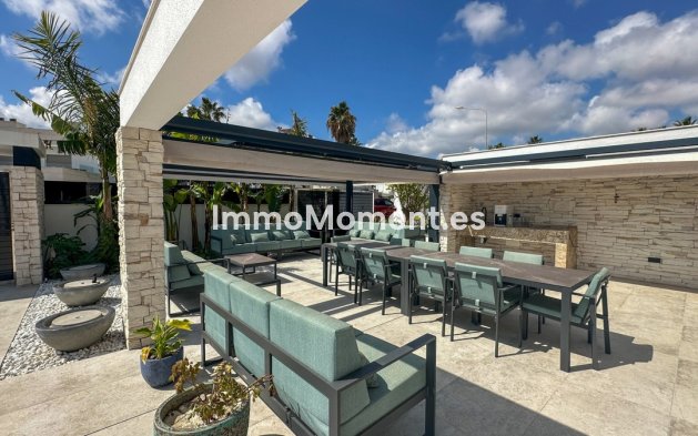 Resale - Villa - Orihuela - Villamartin