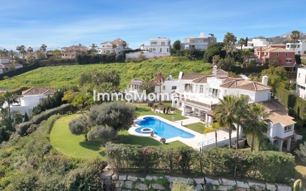 Resale - Villa - Marbella - Nueva Andalucía