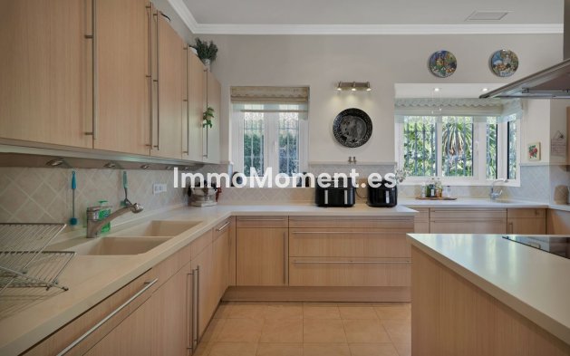 Resale - Villa - Marbella - Nueva Andalucía