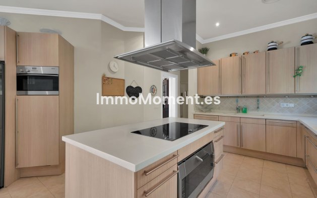 Resale - Villa - Marbella - Nueva Andalucía