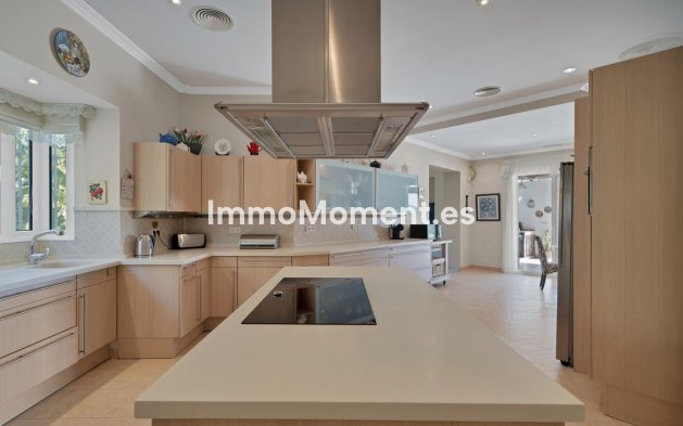 Resale - Villa - Marbella - Nueva Andalucía