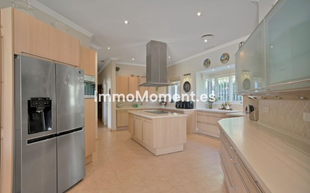 Resale - Villa - Marbella - Nueva Andalucía