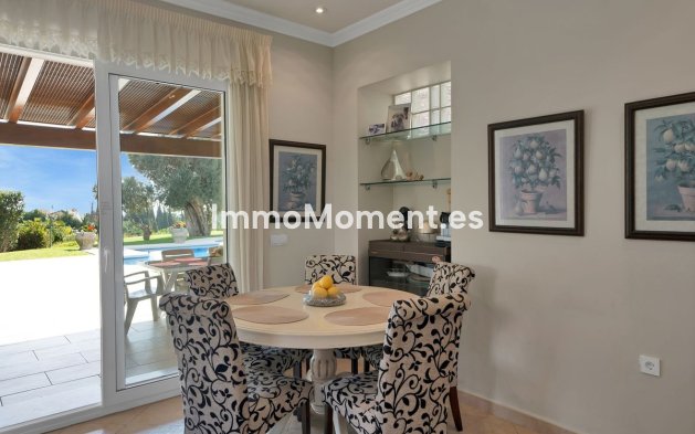 Resale - Villa - Marbella - Nueva Andalucía