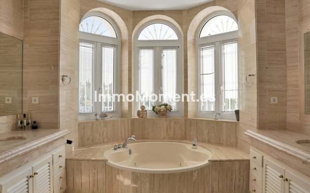 Resale - Villa - Marbella - Nueva Andalucía