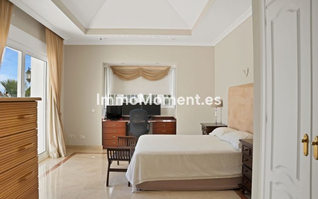 Resale - Villa - Marbella - Nueva Andalucía