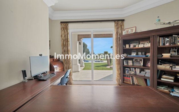 Resale - Villa - Marbella - Nueva Andalucía