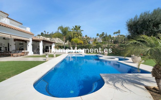 Resale - Villa - Marbella - Nueva Andalucía