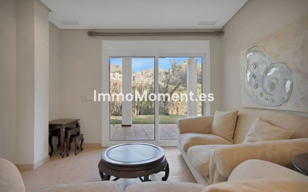 Resale - Villa - Marbella - Nueva Andalucía