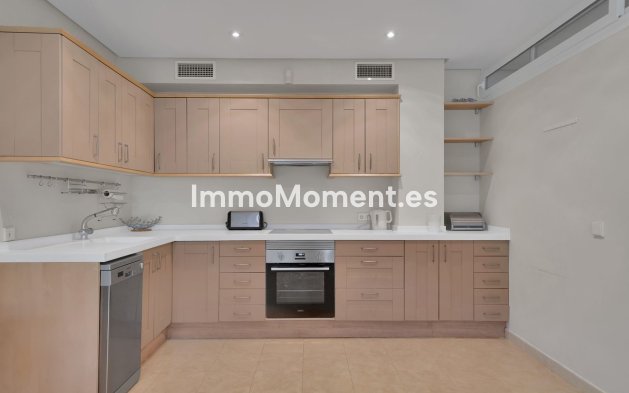 Resale - Villa - Marbella - Nueva Andalucía