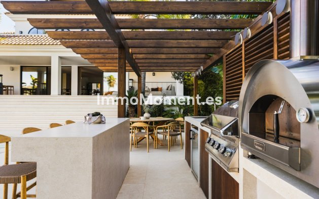 Wiederverkauf - Villa - Marbella - Nueva Andalucía