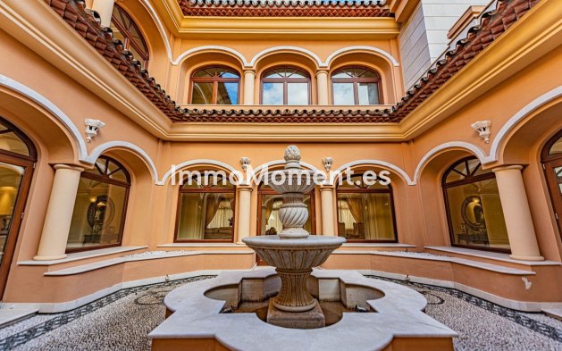 Resale - Villa - Marbella - Guadalmina Baja