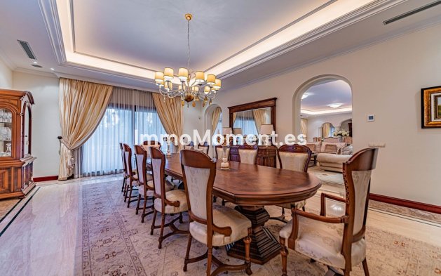 Resale - Villa - Marbella - Guadalmina Baja