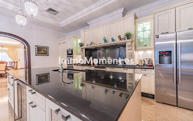 Resale - Villa - Marbella - Guadalmina Baja
