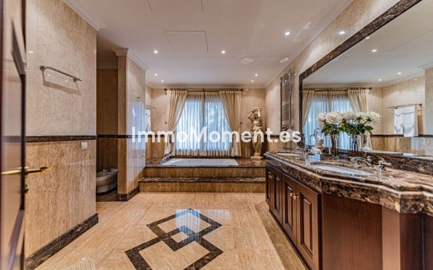 Resale - Villa - Marbella - Guadalmina Baja