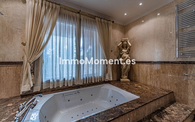 Resale - Villa - Marbella - Guadalmina Baja